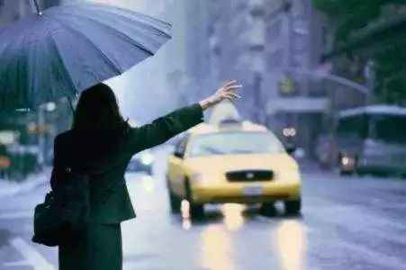 神操作!雨天滴滴打不到车用货拉拉!货拉拉回应