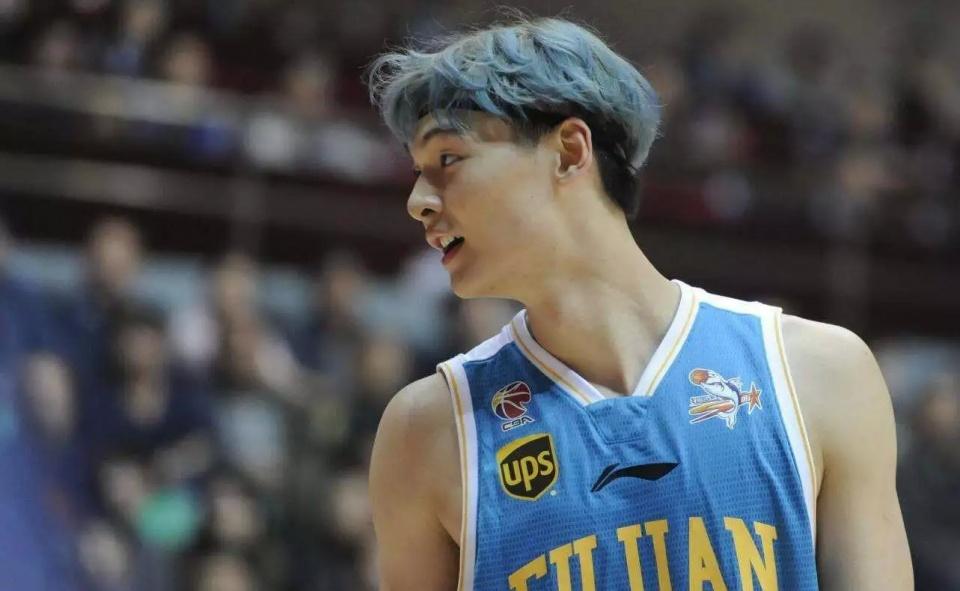 CBA赛季奖项出炉!王哲林爆冷MVP存争议,广东