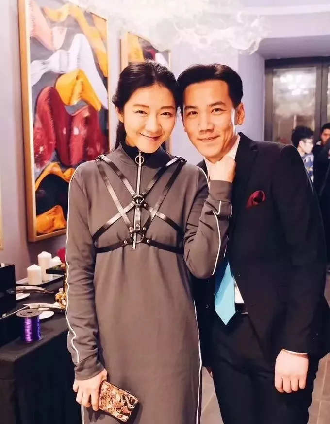 他在魔都开了间堪比五十度灰的情趣博物馆,情趣手铐样知名品牌睡衣皮鞭高档图片