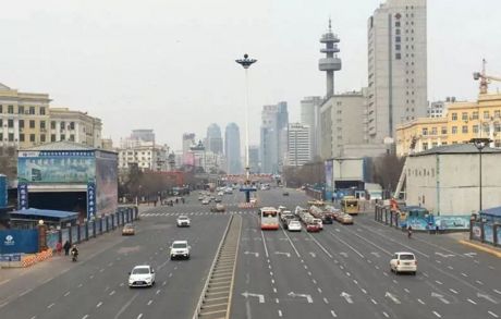 政府岗辅助车道取消了,左转车辆再占黄线将被