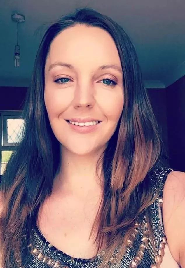 吓死，血的教训！坐副驾把脚翘前档，这女孩变成了这样！