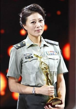 岳红，她当红时结婚生子，遭老公抛弃后患癌后，56岁变这样…