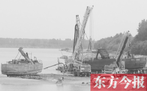 移除河道内的采砂设备