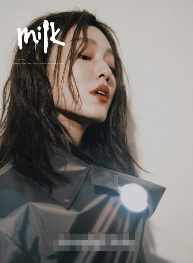 范玮琪登杂志封面 展现不俗时尚驾驭力