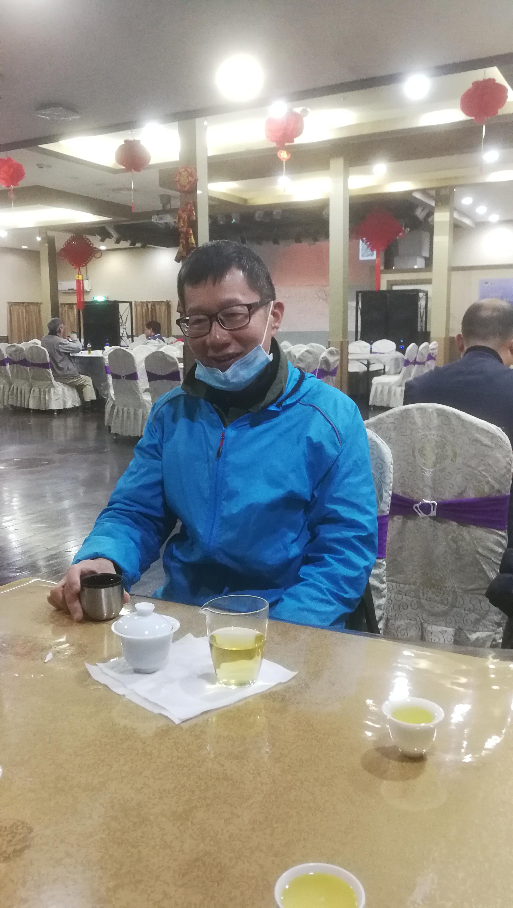 2020年1月21日晚,作者在航行于台湾海峡的中远之星客滚船餐厅喝茶。本文图片均由作者提供。
