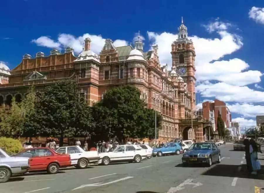 8名中国留学生南非遭持枪抢劫,1人身亡,我使馆