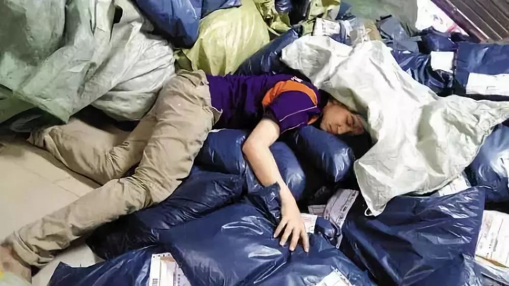 你看这个快递,像不像那些年坐过的“黑车”?-快递新闻网