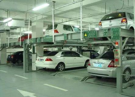 邻居移车挤坏车,机械车位碰擦谁之过