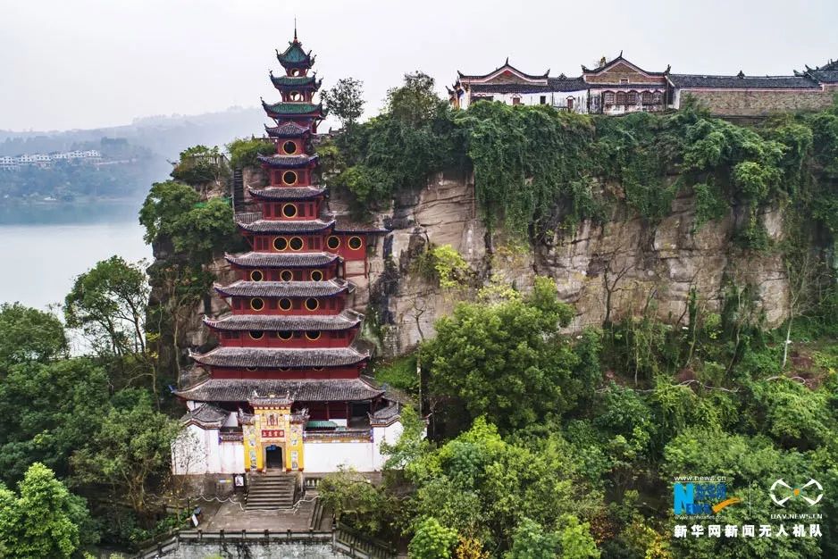 ▲航拍石宝寨近景。(新华社)