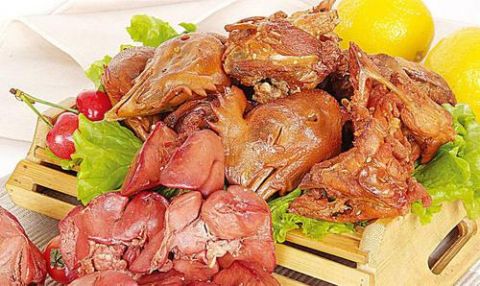 为什么很多人喜欢吃鸭头而不是鸡头？原来竟然是因为这个！