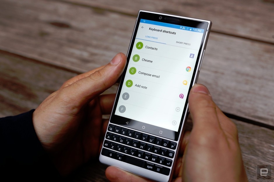 黑莓KEY2降临 经典创新的全键盘长这样
