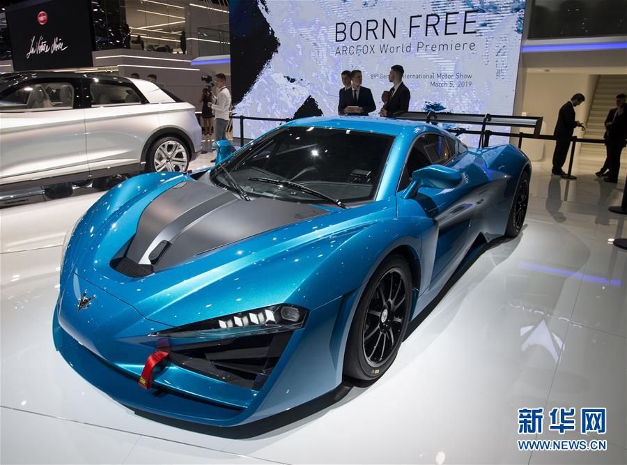 新车闪耀日内瓦国际车展
