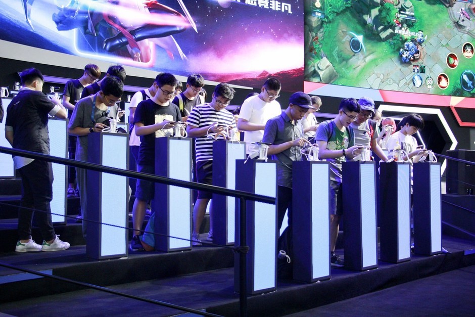 百人团战一触即发 CJ体验vivo NEX旗舰版手机