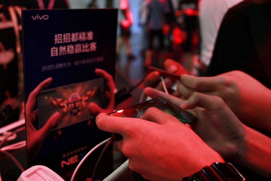 百人团战一触即发 CJ体验vivo NEX旗舰版手机