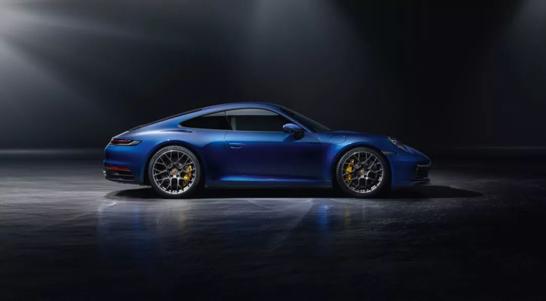 什么让保时捷的展台人山人海?Cayenne Coupé和全新911啊!