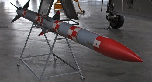 1533680930144685.jpg 图为AIM-120先进中程空对空导弹
