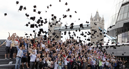 英媒:中印留学生助推英国净移民人数创新高