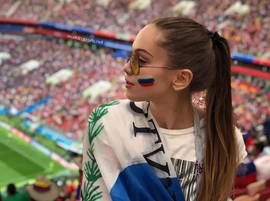 世界杯美女球迷大盘点,这次必须给摄影大哥们加鸡腿!