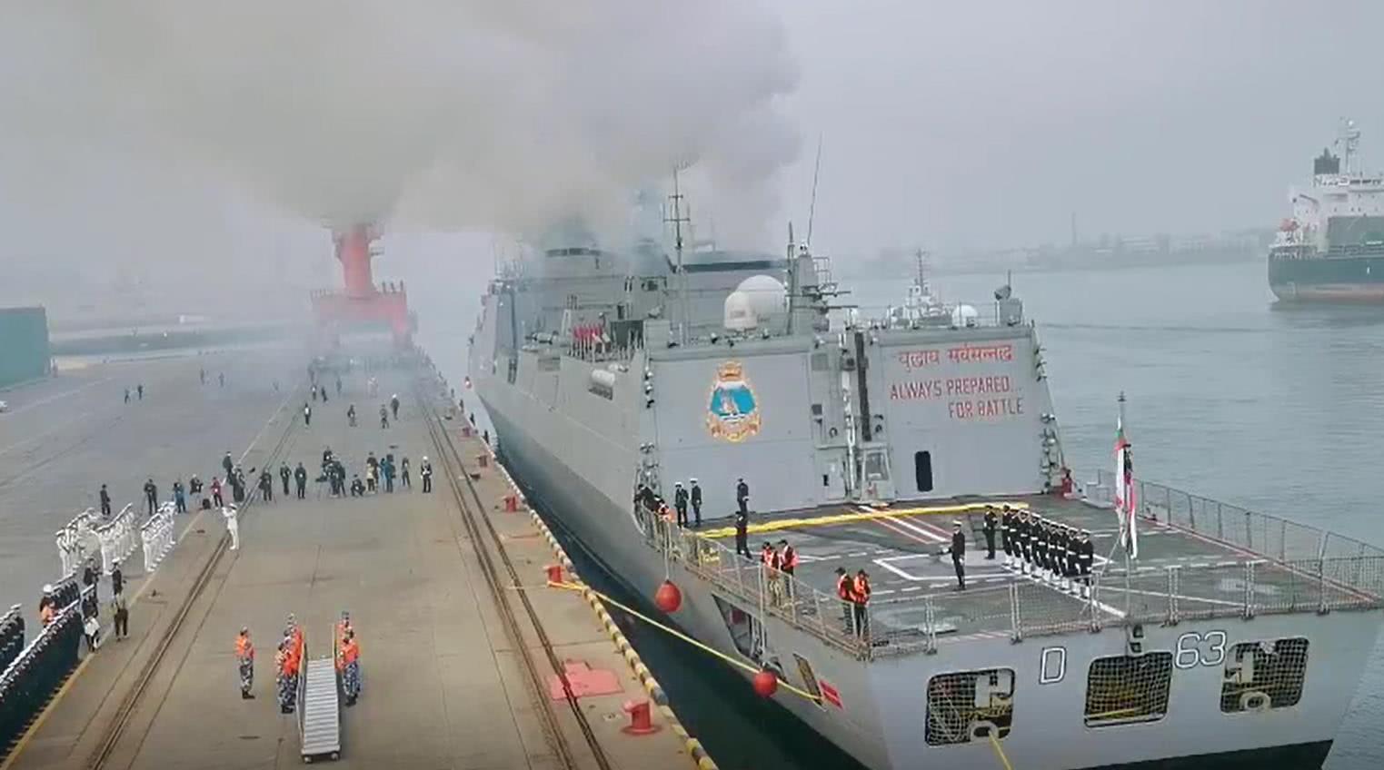 参加海军成立70周年多国海军活动的各国舰艇