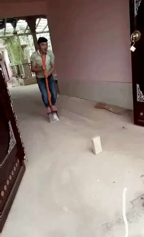 看来这位小姐姐有点敏感 动图 就你这屌样还想吃我