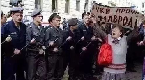 俄罗斯进入战争戒备!前苏联军官泣血警告中国人! !