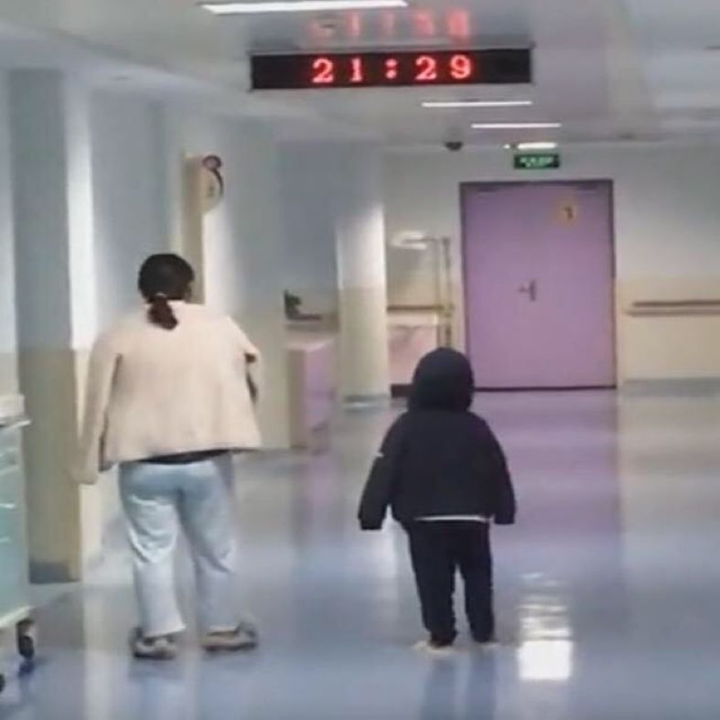 “我40岁，2个孩子，工作10年” 孩子对不起，放下工作妈妈没法陪你