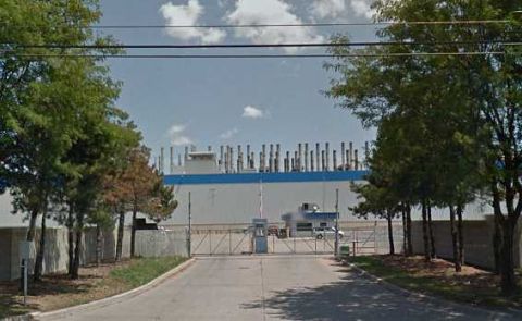 窃贼闯入密西根菲亚特克莱斯勒工厂，开走了至少10辆卡车