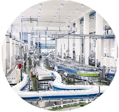 娃哈哈集团智能生产线正在生产娃哈哈纯净水.杭州娃哈哈集团供图