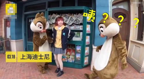 小姐姐背错周边包，求奇奇蒂蒂合影被“嫌弃”