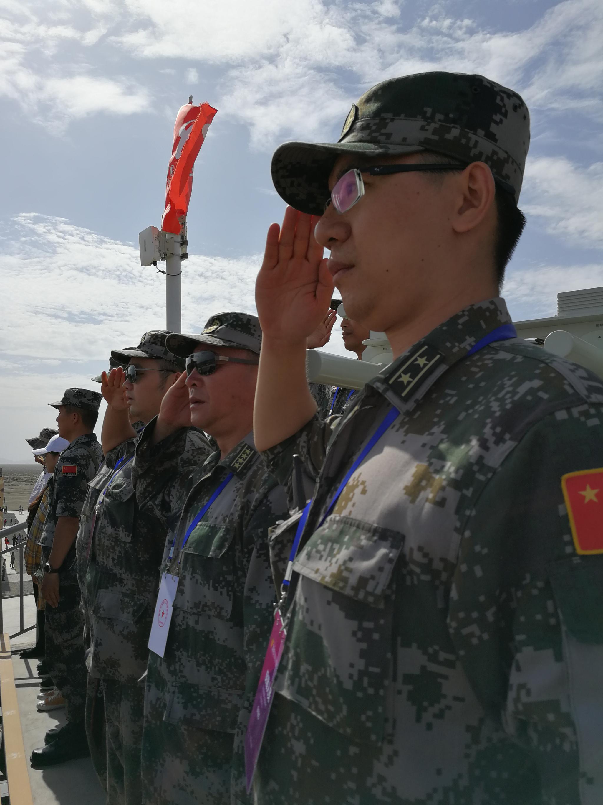 国际军事比赛丨图集:戈壁滩上铁甲洪流,天山脚下万炮齐鸣