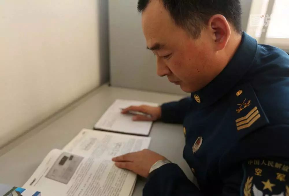 军旅人生|“战机神医”是如何炼成的？