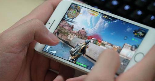 13岁男孩玩吃鸡后跳楼身亡 家长怪罪游戏欲起