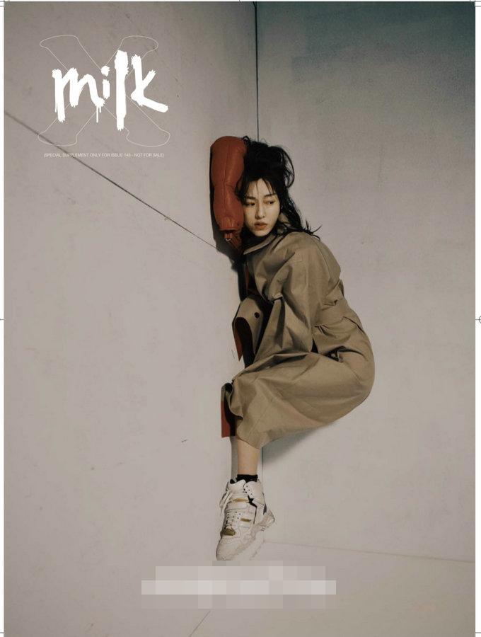 范玮琪登杂志封面 展现不俗时尚驾驭力