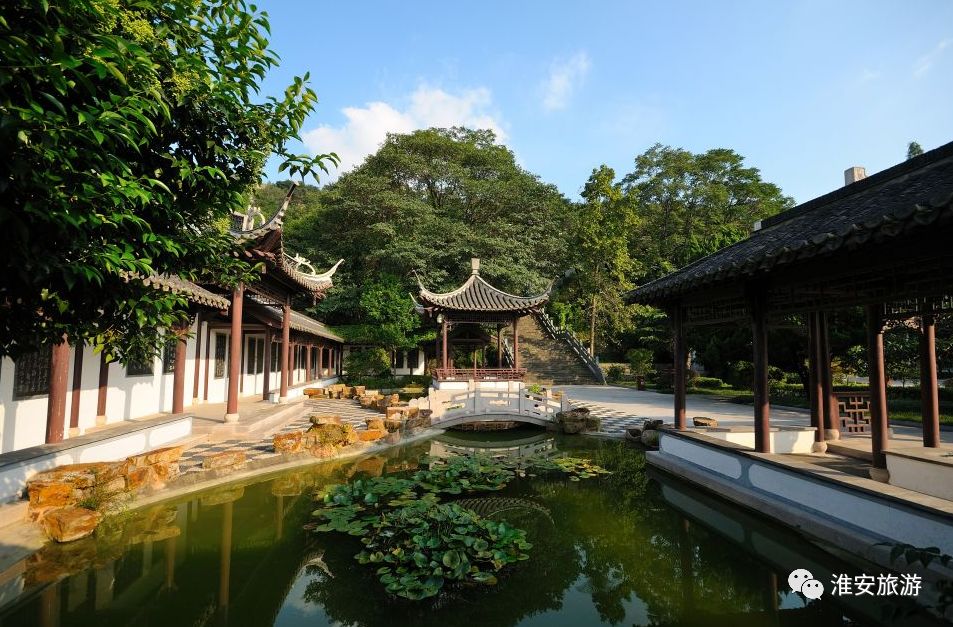 一日观遍秀丽河山，享尽人间至味。