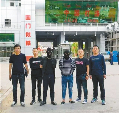在扫黑除恶专项斗争的强大攻势下,一恶势力团伙两名骨干成员为逃避