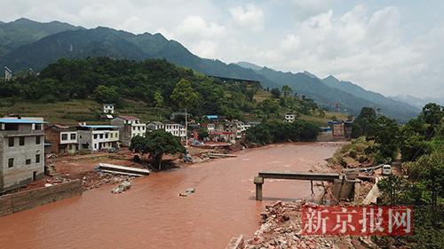 四川宜宾暴雨引发山洪致6人失联 通讯中断(图)