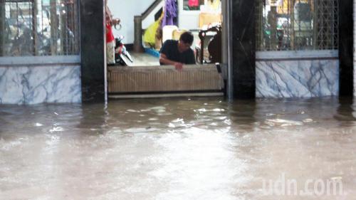 台媒:暴雨冲垮台当局4327亿台币“治水神话”