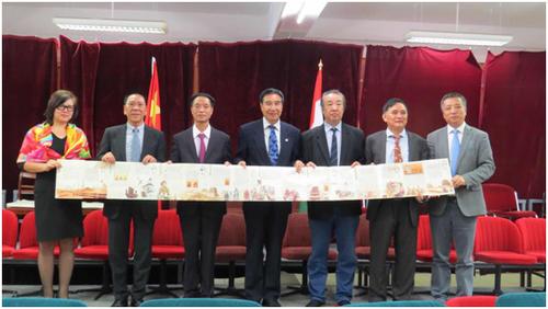 全国台联访问团与匈牙利中国统促会举行座谈会