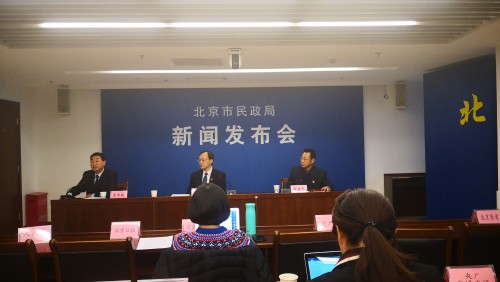 某市人口约102.5万_看这个安徽小城如何 拔穷根