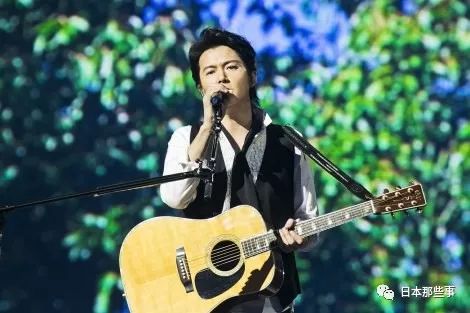 好奇他们到时候会唱哪些歌呢？　　第7次上红白的关8将演唱《ここに》。