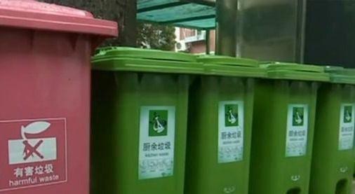 欧洲pt游戏送彩金·嘉羿现身机场,极简穿搭帅气满分