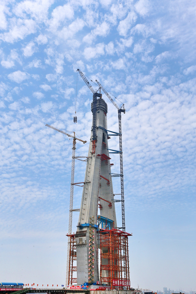 城事·长三角|沪通长江大桥主桥首节段钢桁梁吊装成功