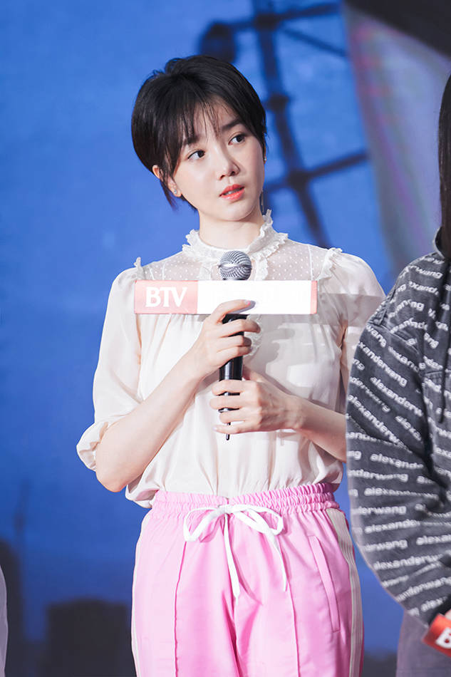 《青春斗》发布会曝主题曲MV 郑爽自扇巴掌诠