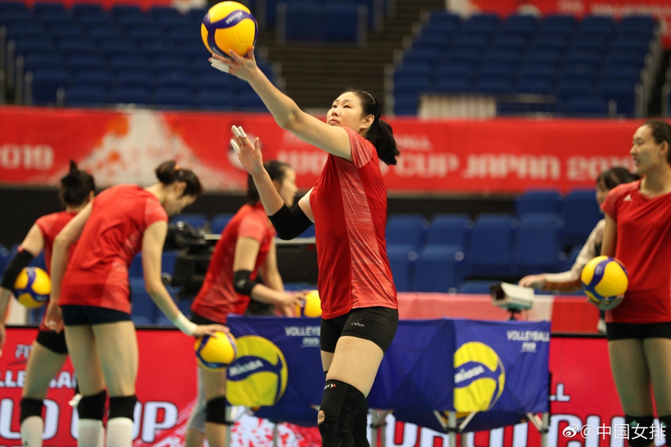 现场|练足四个小时,汗水满地,中国女排踏上世界杯卫冕路