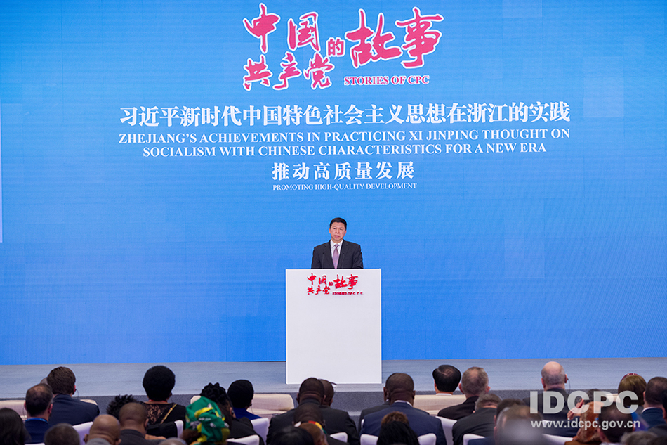澳门赌场18 - 党的十九大代表田满姣宣传贯彻四中全会精神