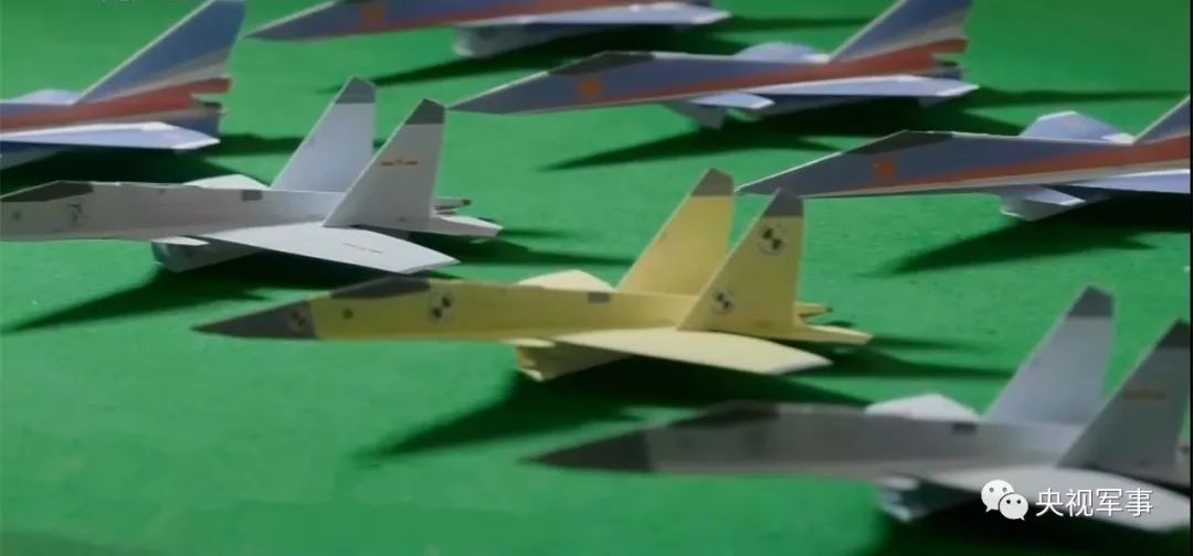 逆天了!纸飞机能自动持续飞,这真的不是魔术吗