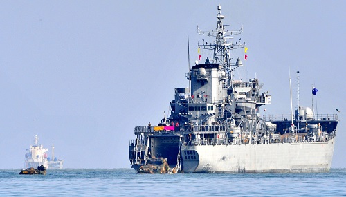 2016年3月7日,韩美两国军队在韩国全境正式启动代号为“关键决断”和“秃鹫”的例行大型联合军事演习。 新华社发