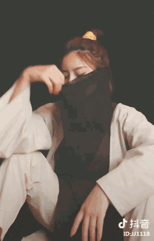 之前长发时长这样~多了几分温柔.