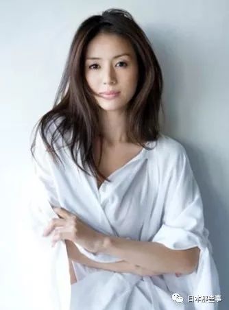 连续两年超天海祐希 她是日本女性憧憬的成熟女子