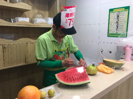 调查|今年南京市区西瓜摊少了,跑腿多了,几家